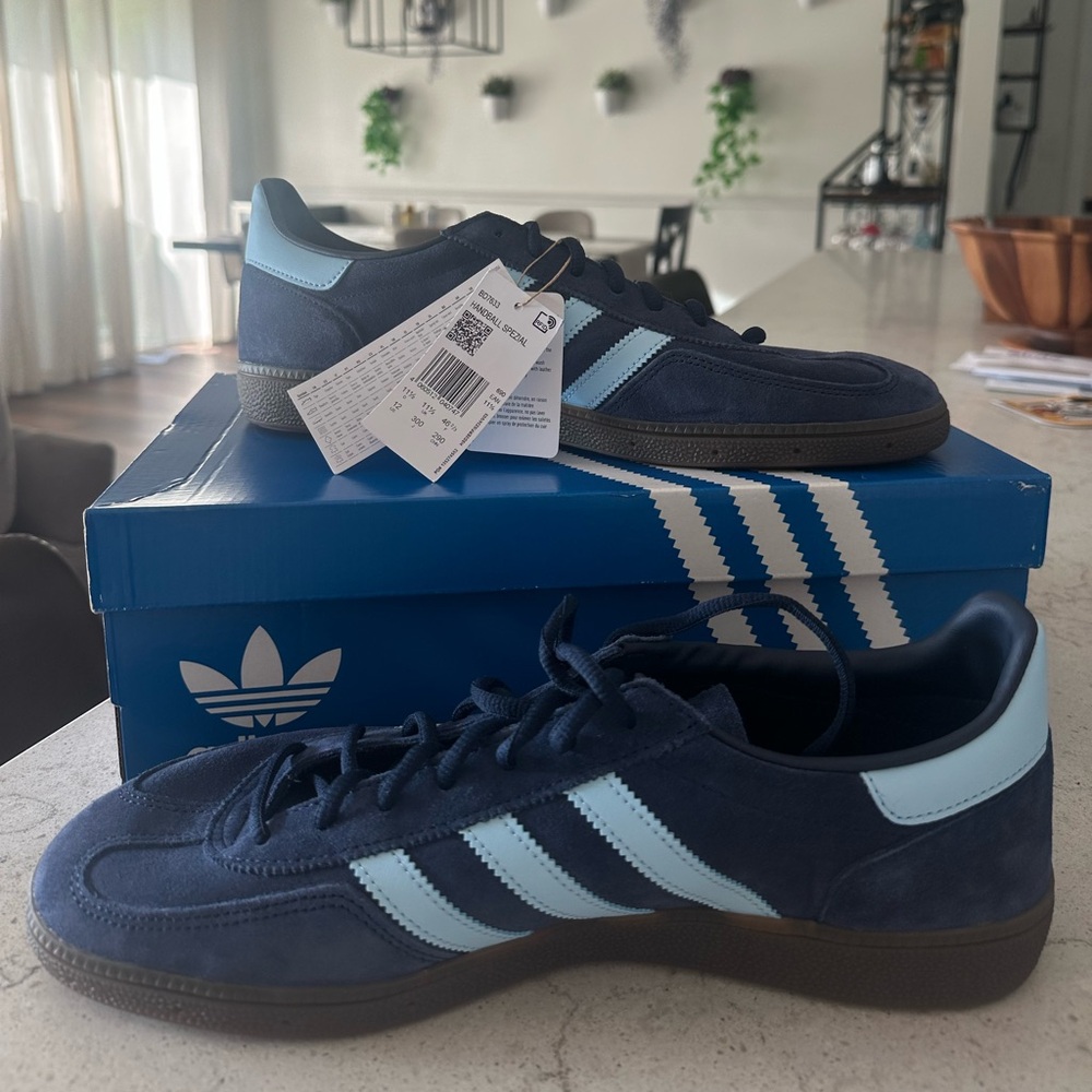 Adidas Men's Dark Blue and Light Blue Sneakers Spezial NEW